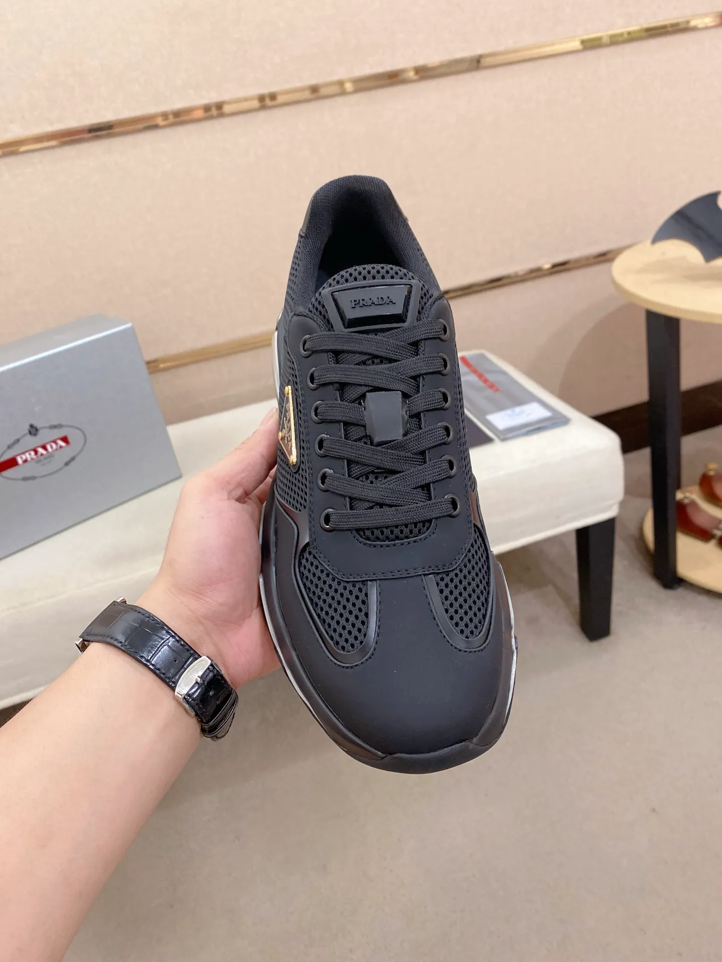 Factory price 660💰 ✔️✔️✔️High version High-quality new PRADA (Prada) counters are on the market at the same time, new men's shoes, 😘fabrics imported first-layer cowhide and mesh fabrics, purely handmade. Lining: Full cowhide lining. 👍🏿 High-end ☄️ air-cushion molded anti-slip rubber outsole, exquisite lines, simple and elegant, comfortable and high-end for leisure travel. Code number: 38 to 45